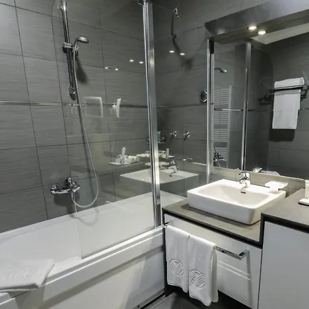 Bosmal Arjaan By Rotana Hotel