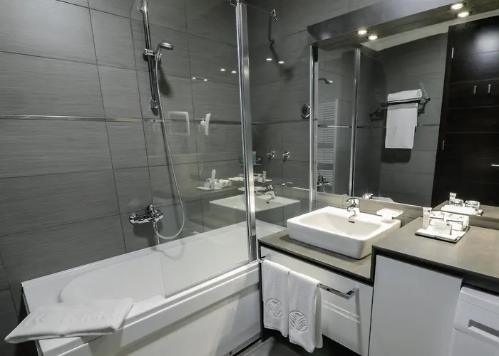 Bosmal Arjaan By Rotana Hotel